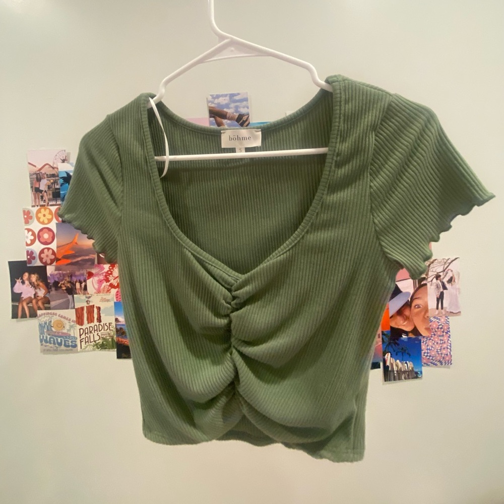 Cute green shirt!